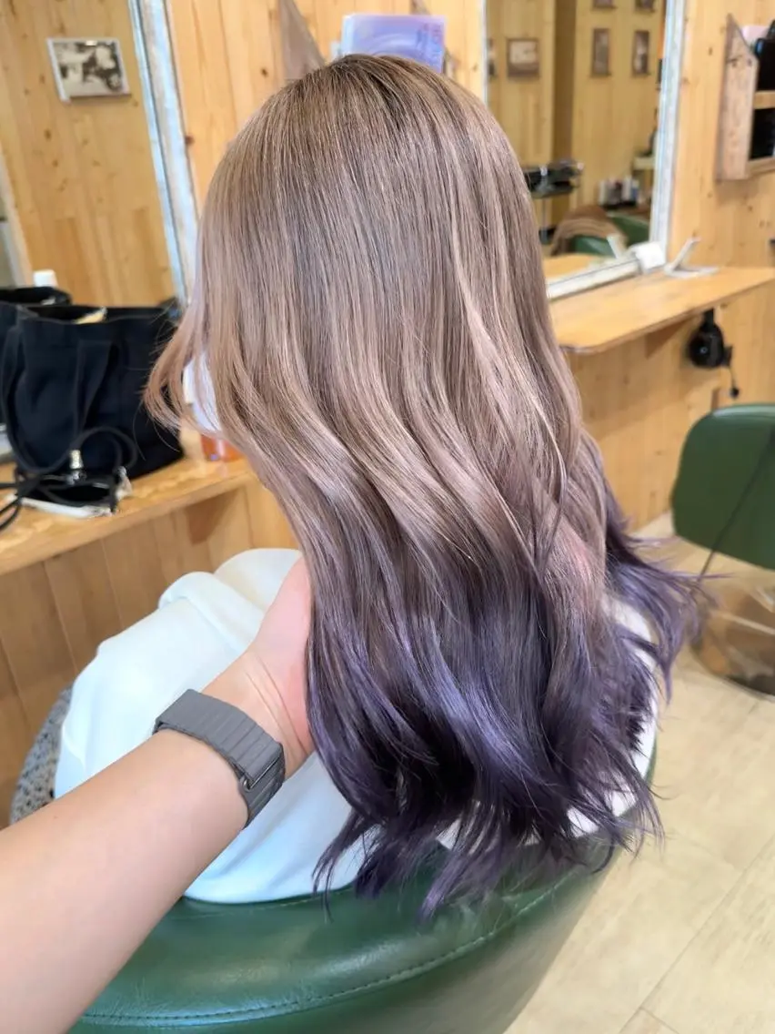 ロング カット ヘアカラー ハイトーン belle ナホのヘアスタイル