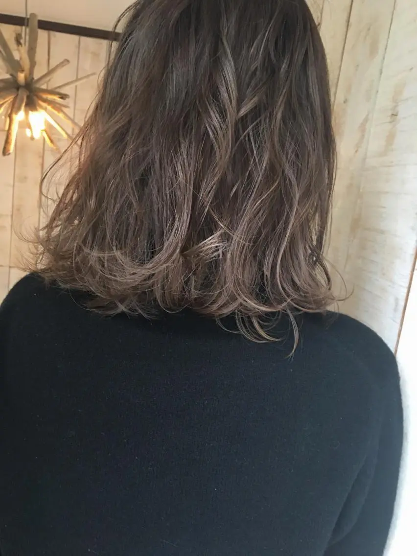 ミディアム カラー グラデーションカラー ハイライトカラー ハイライト 鷺谷 玲奈のヘアスタイル