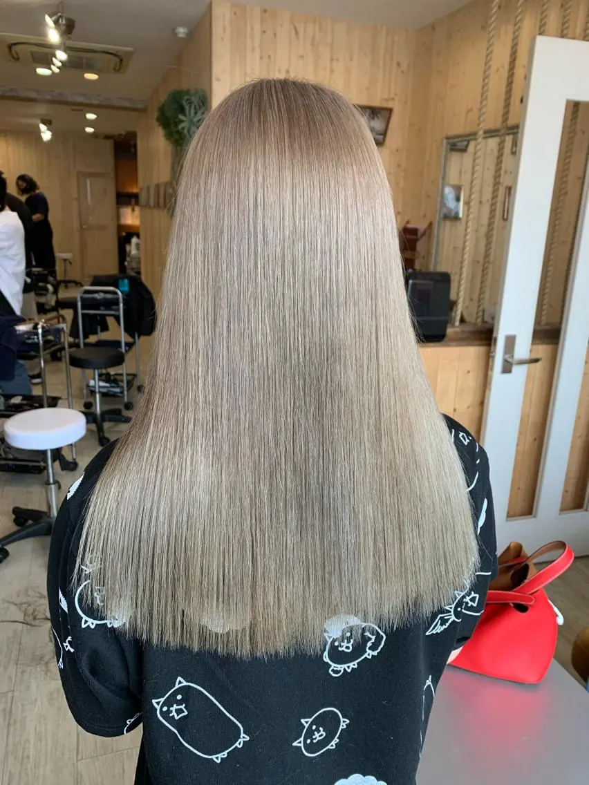 セミロング カット ヘアカラー 高山 滉太のヘアスタイル