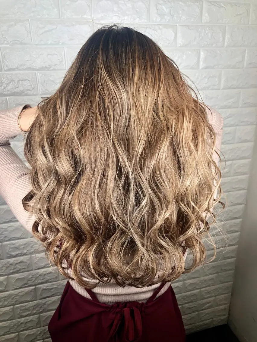 セミロング カラー カット ヘアカラー 西本 夏美のヘアスタイル