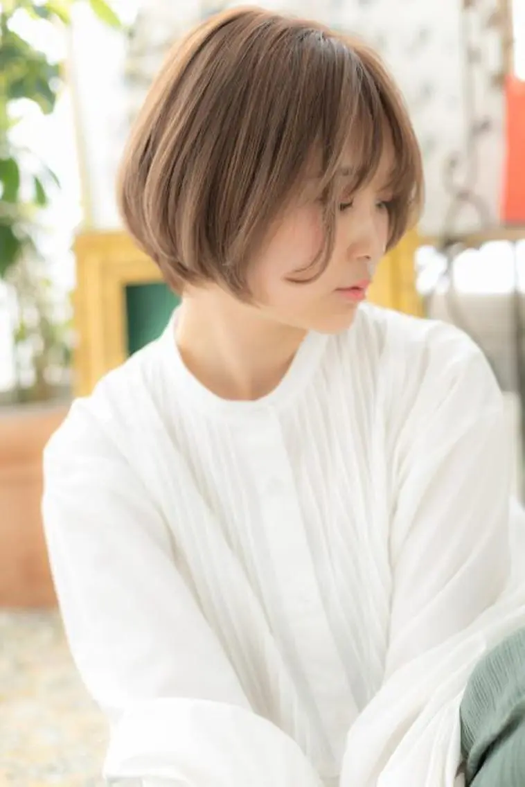 ミディアム ボブ 斜めバング かきあげバング シースルーバング 小顔カット カット トリートメント ヘッドスパ 🍀鶴貝 幸哉🍀のヘアスタイル