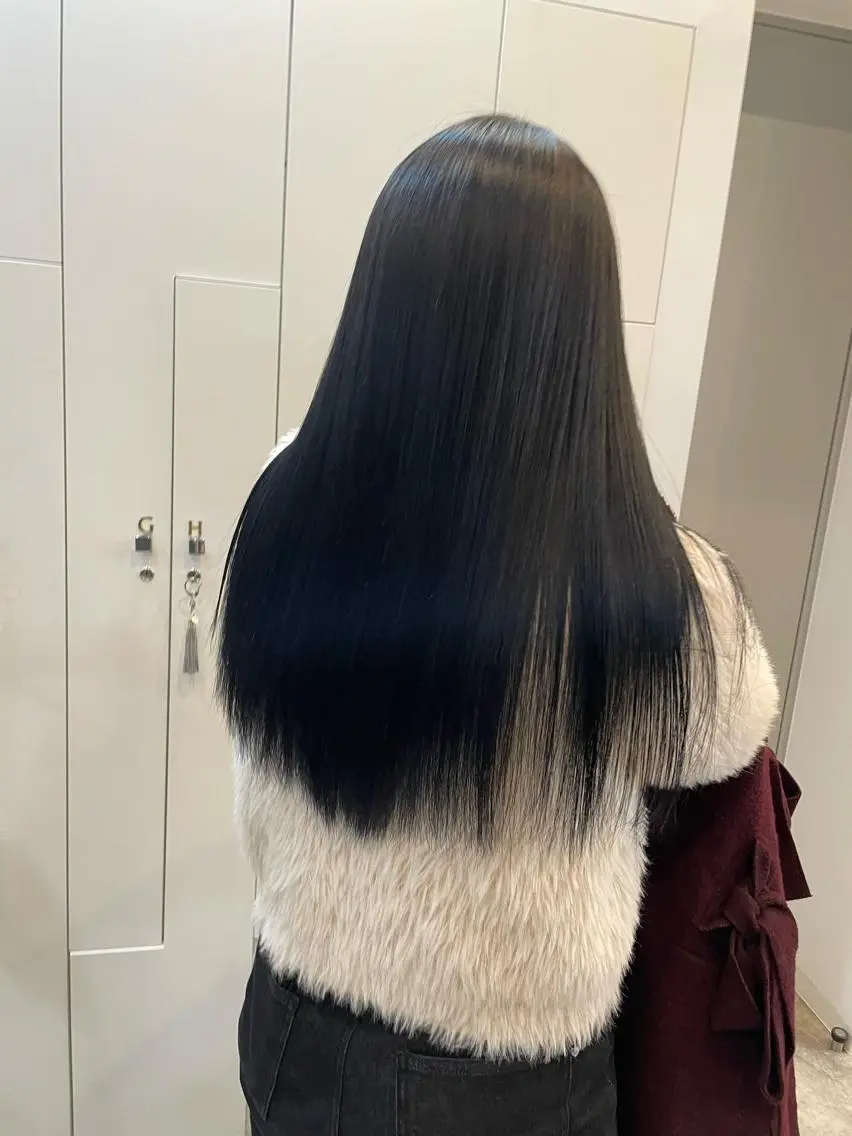 ロング カラー カット 縮毛矯正 トリートメント ミルクティー× グレージュMOMOのヘアスタイル