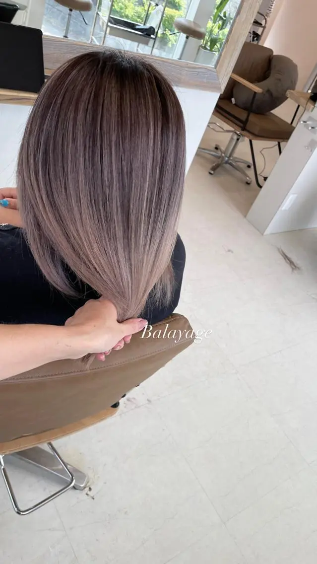 セミロング ヘアカラー 鈴木 妃帆未のヘアスタイル