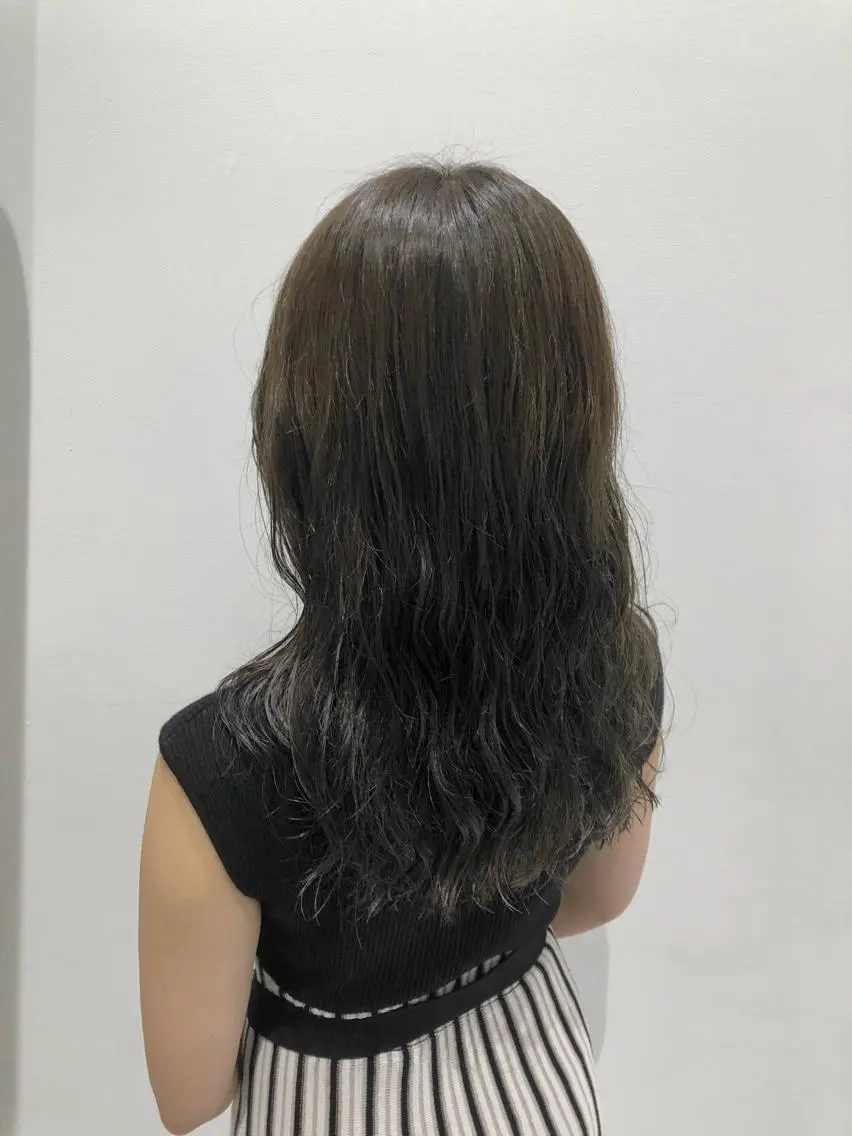 ロング アッシュ カット ヘアカラー トリートメント 山本 佳奈のヘアスタイル
