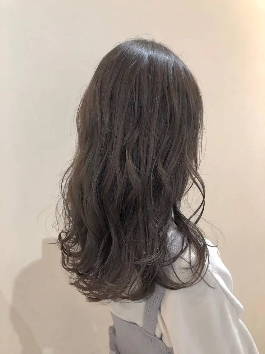 ロング カラー ショコラグレージュ グレージュ ひろせ かなのヘアスタイル