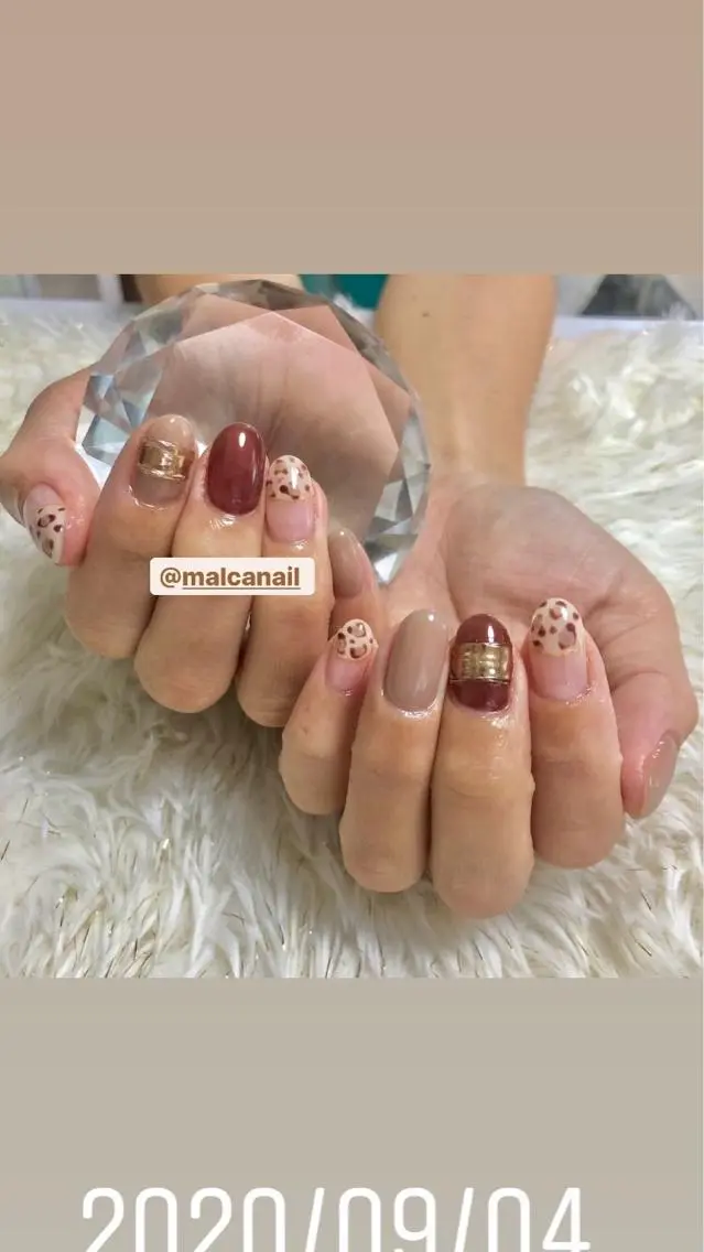 ミディアム ヘアアレンジ マツエク・マツパ ハンドネイル 荒木 莉奈のネイルデザイン