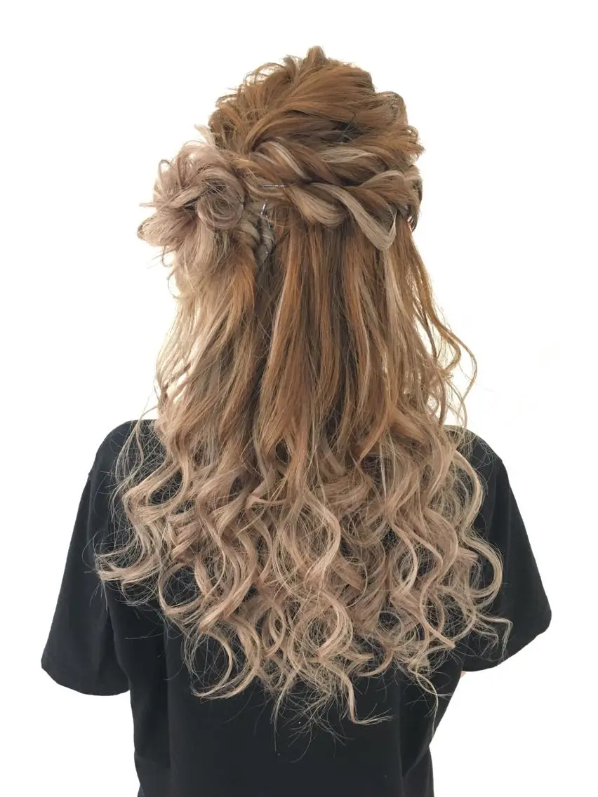 セミロング ヘアアレンジ ハーフアップ ヘアメイク エンカレッジのヘアスタイル