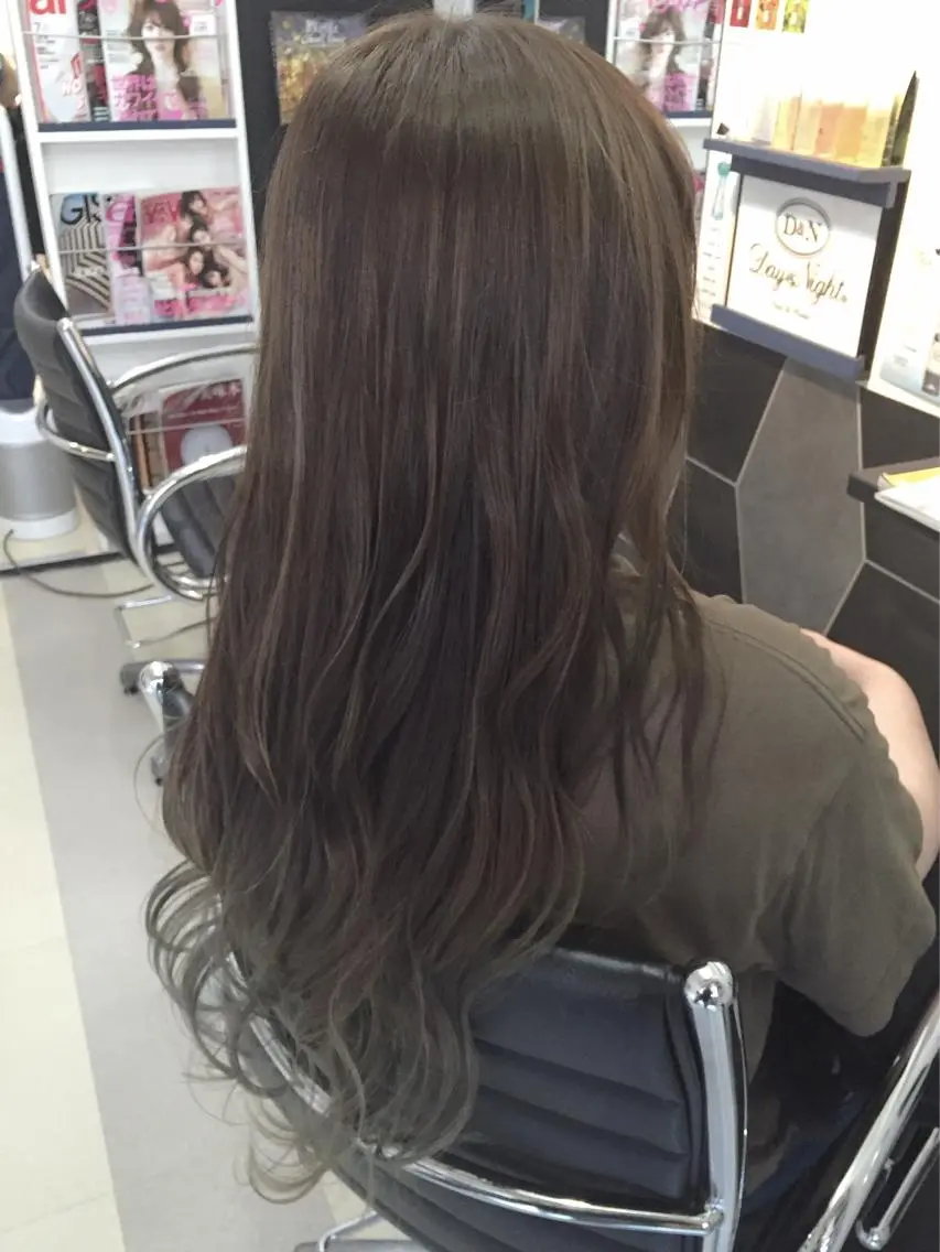 ロング カラー アッシュ アッシュグレー グラデーションカラー 統括ディレクター kuriのヘアスタイル