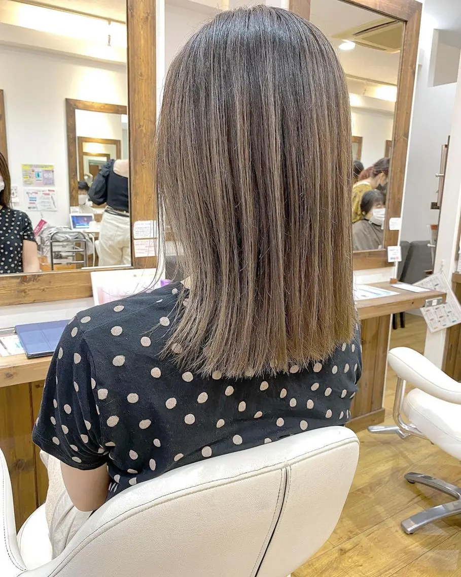 ロング アッシュ 外国人風カラー ハイライト レイヤーカット トリートメント 横浜ブリーチムラ直し ハイトーン/ブリーチのヘアスタイル