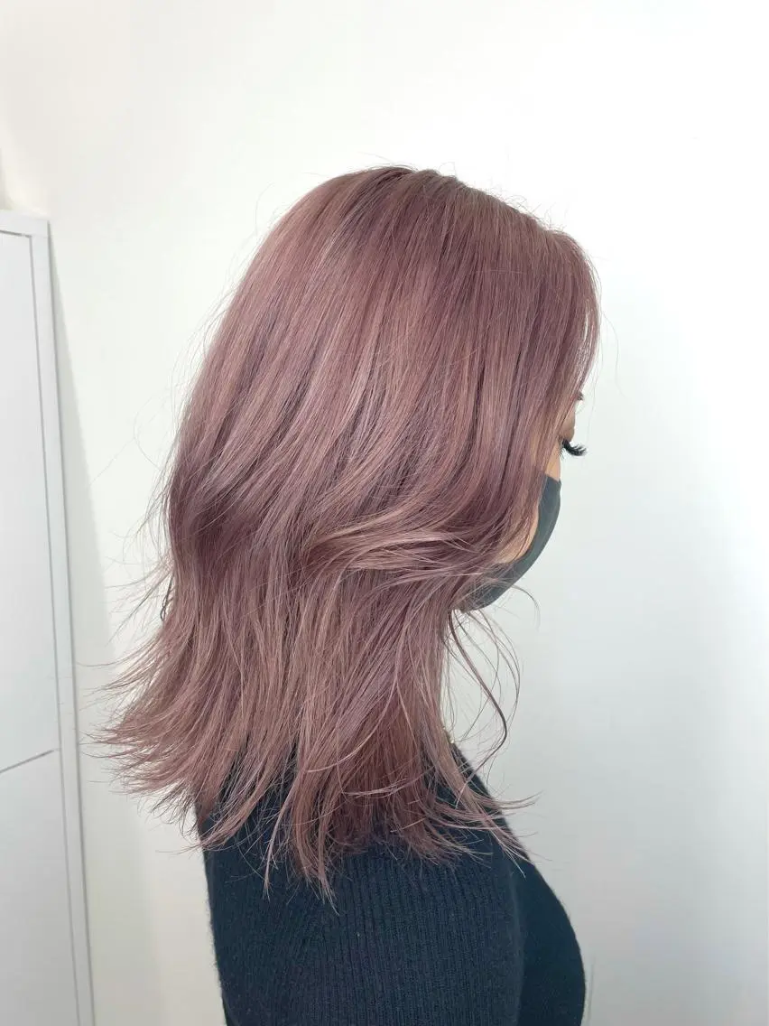 ミディアム カラー 岡留 愛美のヘアスタイル