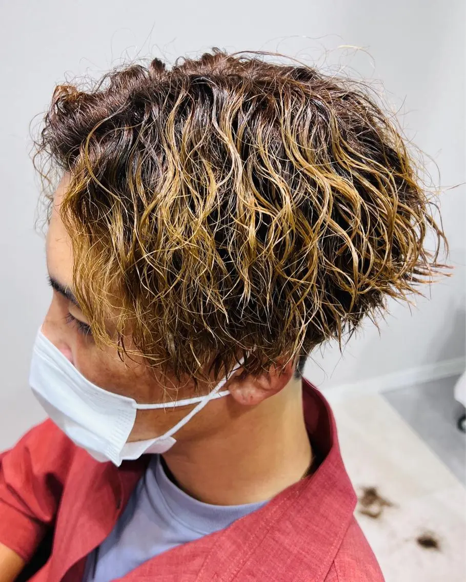 カラー パーマ メンズ メンズパーマ ツイストスパイラルパーマ スパイラルパーマ 大澤 慶紘のヘアスタイル