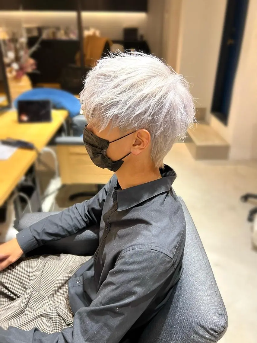 カラー メンズ アッシュ ホワイトアッシュ カット ヘアカラー トリートメント メンズ専門　井藤 雅也のヘアスタイル