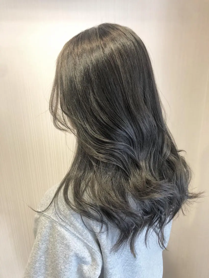 ロング カラー グレージュ カーキグレージュ 新井 友菜のヘアスタイル