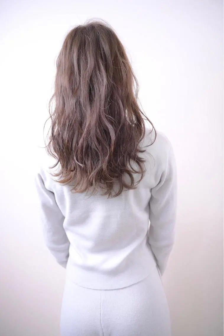 ロング カラー 伊藤 裕貴のヘアスタイル