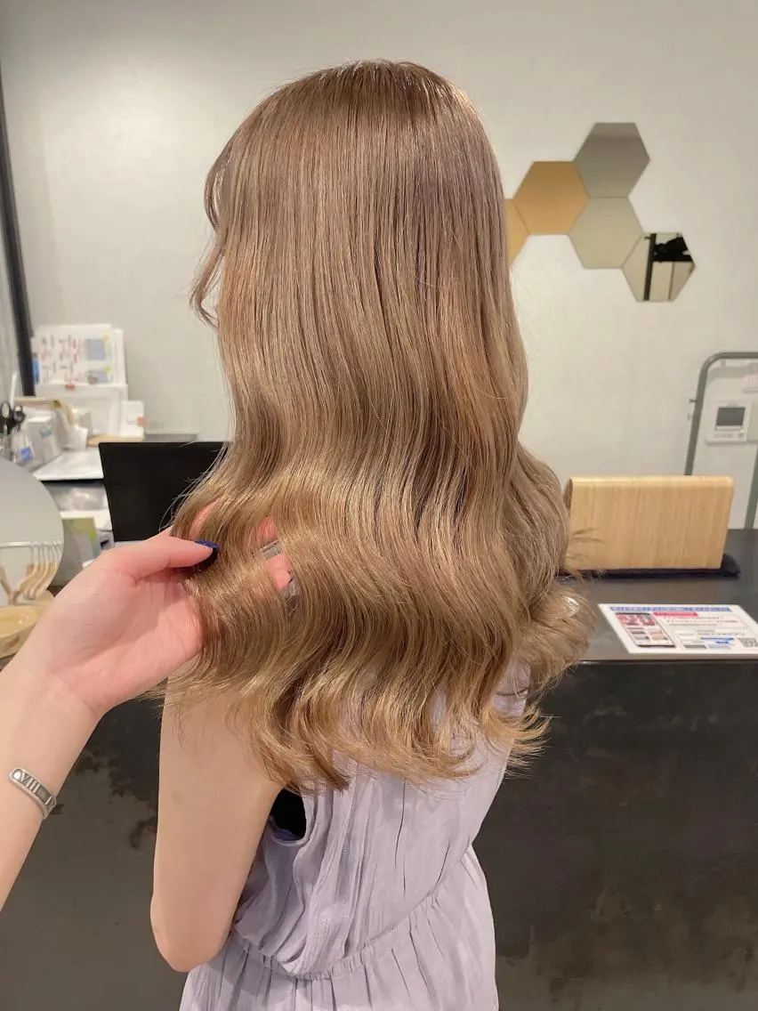 セミロング カラー カット ヘアカラー トリートメント 安藤 佑衣のヘアスタイル