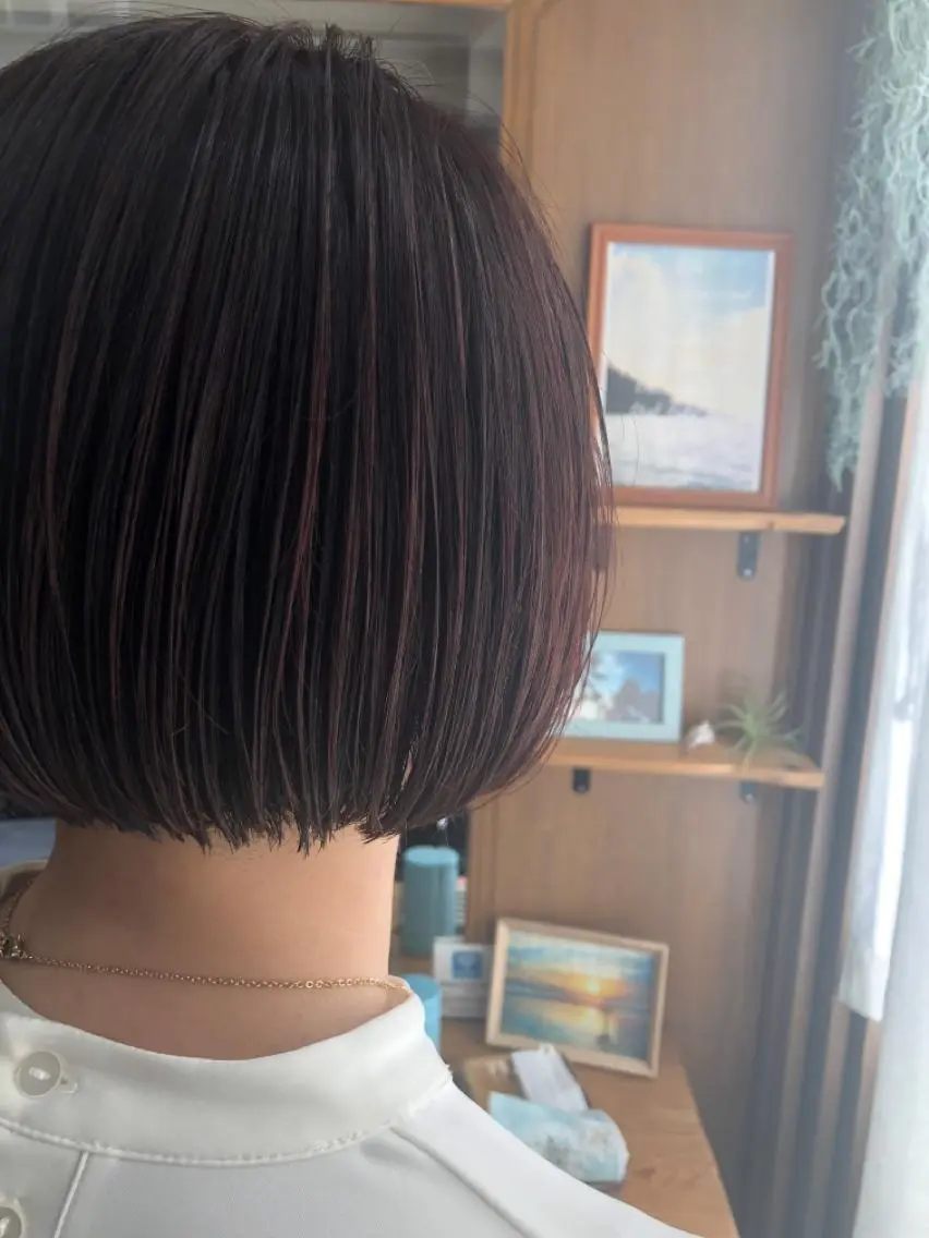 ショート パープルカラー ボブ 縮毛矯正 カット ヘアカラー トリートメント 酸性縮毛矯正　美髪 特化サロン　八百村のヘアスタイル