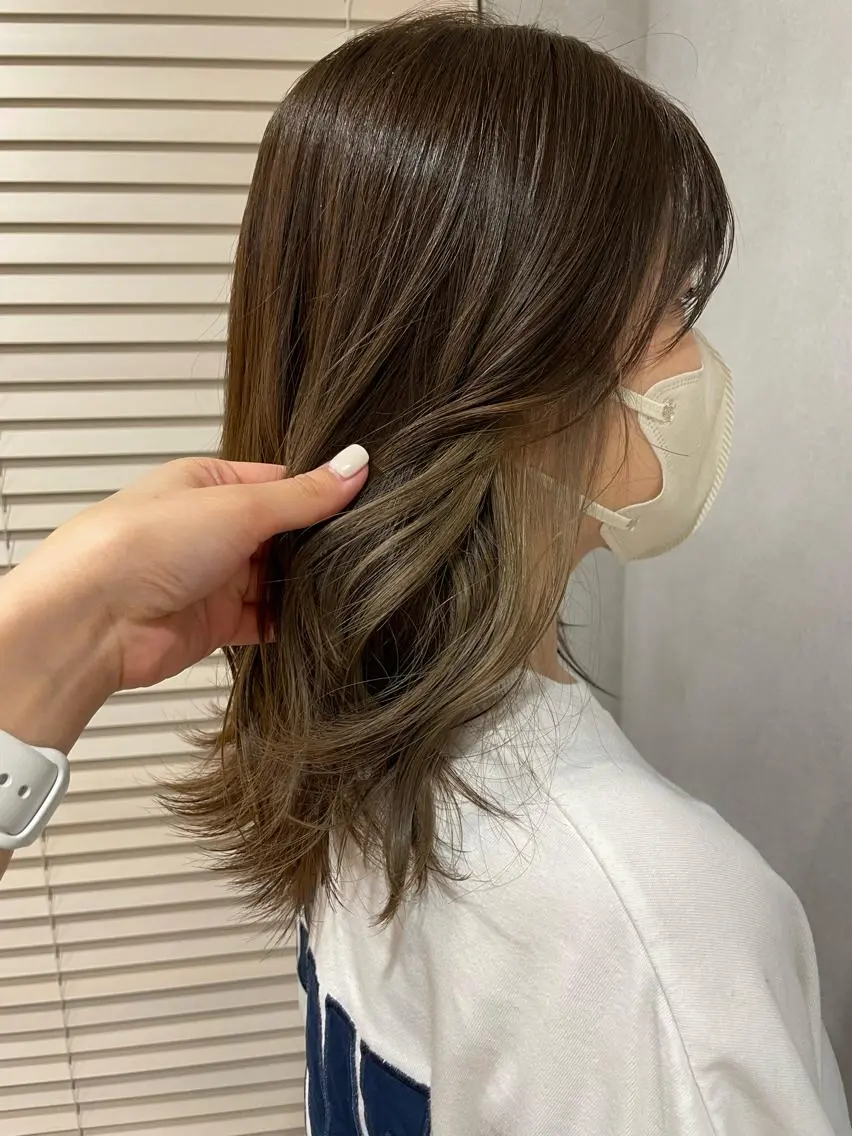 ミディアム カラー yumemiレイヤー ‎✴︎ 透明感カラーのヘアスタイル
