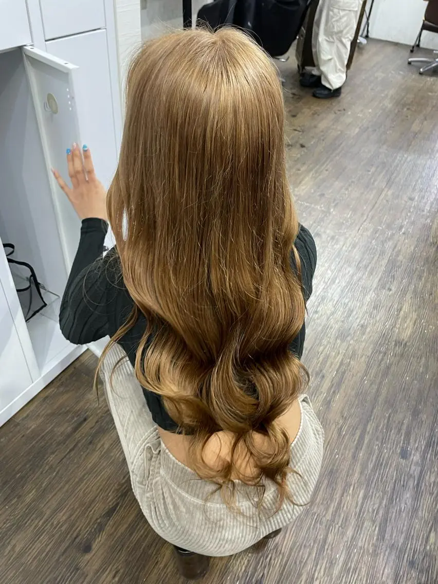 ロング 横浜🦋ハイトーン 🫐シャドウルーツのヘアスタイル