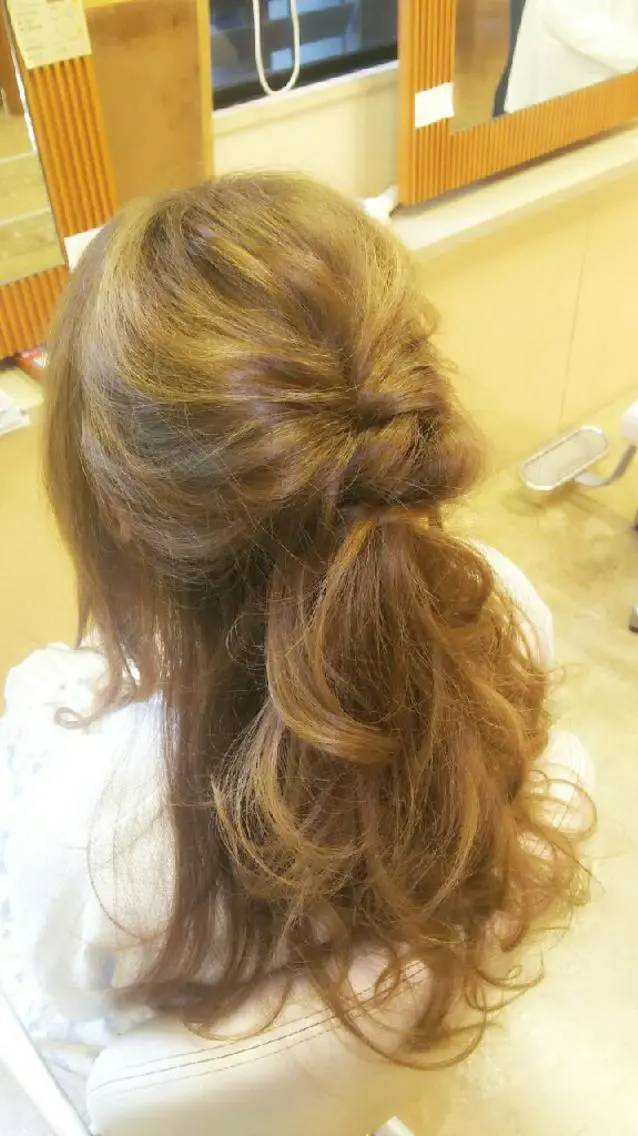 ロング カラー ヘアアレンジ ハーフアップ 簡単アレンジ 脇田 雄大のヘアスタイル