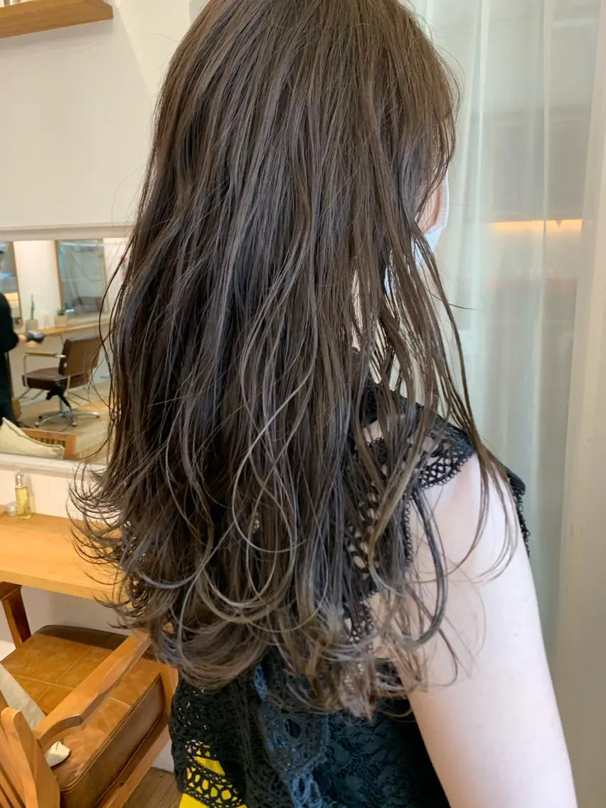 ロング カラー ネイル ハイトーンボブ 前田 表参道　グレージュのヘアスタイル