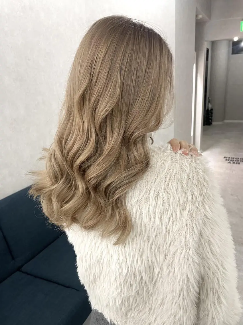 ロング ヘアアレンジ カラー ハイトーン カラーのヘアスタイル