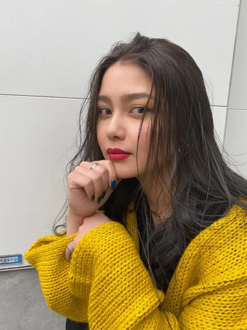 ロング カラー ブルーカラー ブルージュ 透明感カラー エクステ ハイトーン 💭黒崎ハルカのヘアスタイル