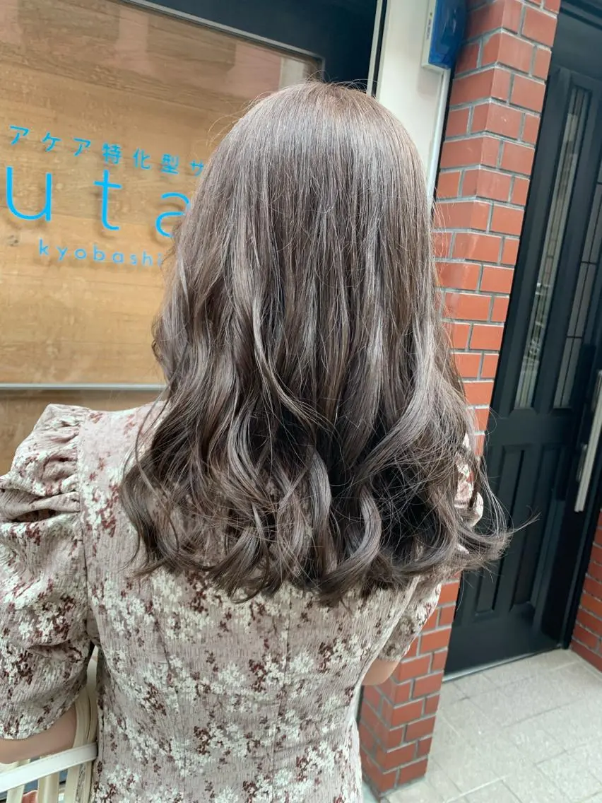 セミロング アッシュ パープルカラー newi ＋uta＊ りさのヘアスタイル