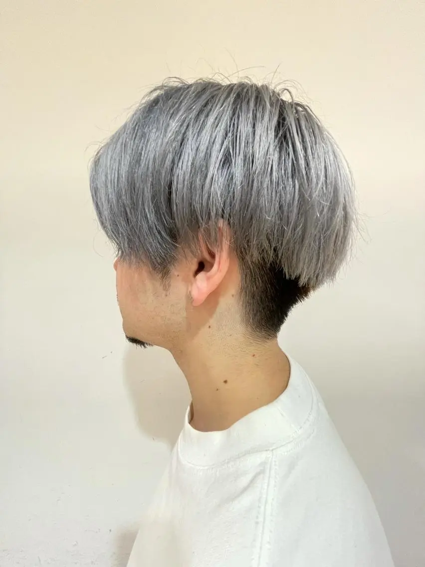 ショート カラー メンズ メンズブリーチ ブリーチ シルバー ヘアカラー たかいわ みきのヘアスタイル
