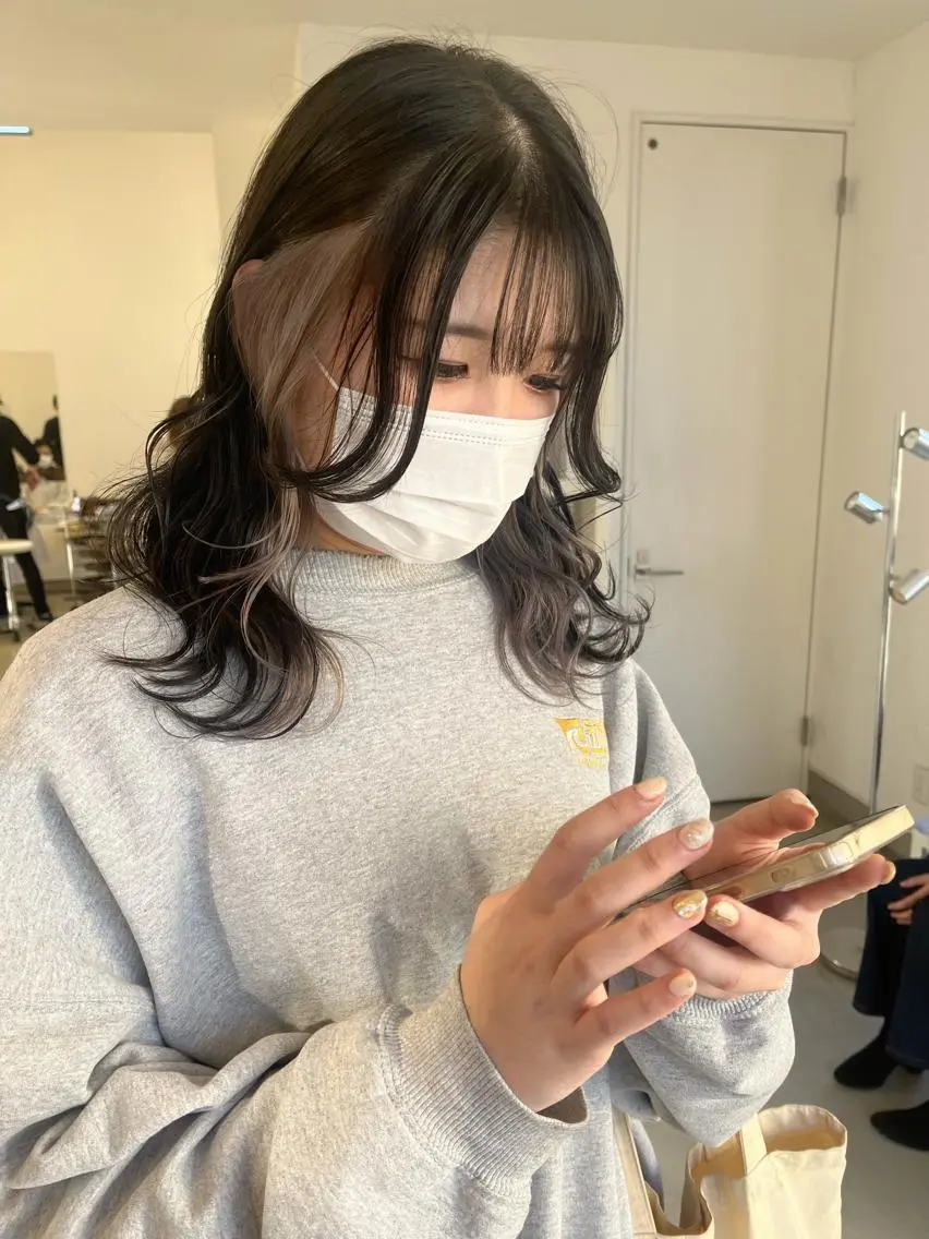 セミロング カラー ヘアカラー 長山 茉白のヘアスタイル