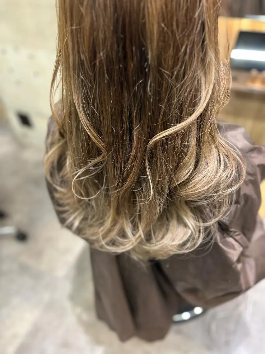 ロング カラー TATSUKI RESTIAのヘアスタイル