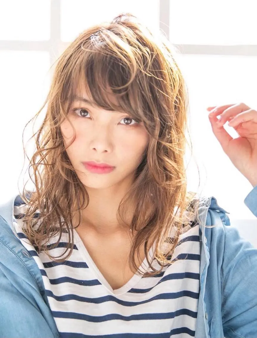 ロング 透け感カラー⭐️ EARTH高田馬場のヘアスタイル
