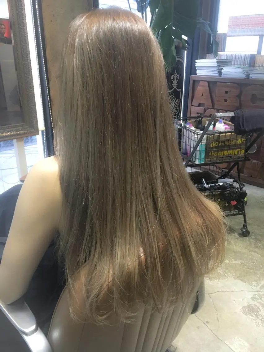 ロング カラー ベージュカラー ハイライトカラー ハイライト 北條 優輝のヘアスタイル