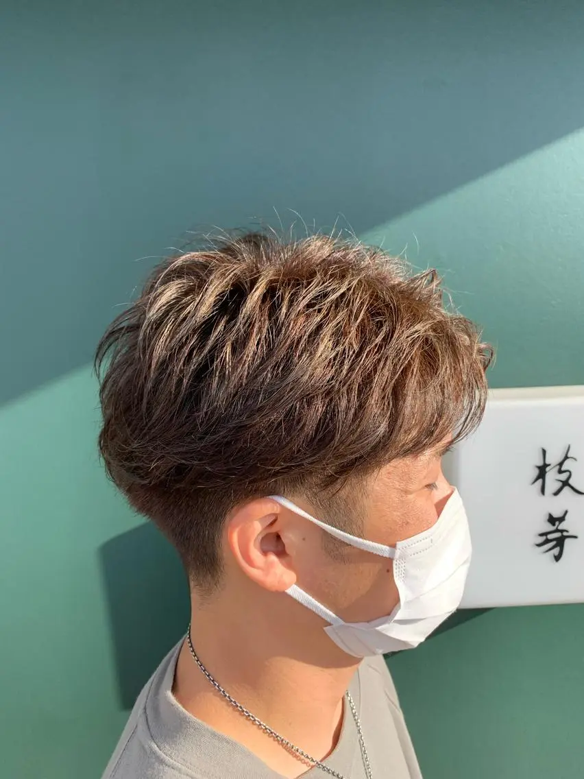 ショート カラー ブルーカラー ブルーグレー ハイライトカラー ハイライト 笠原 敦司のヘアスタイル