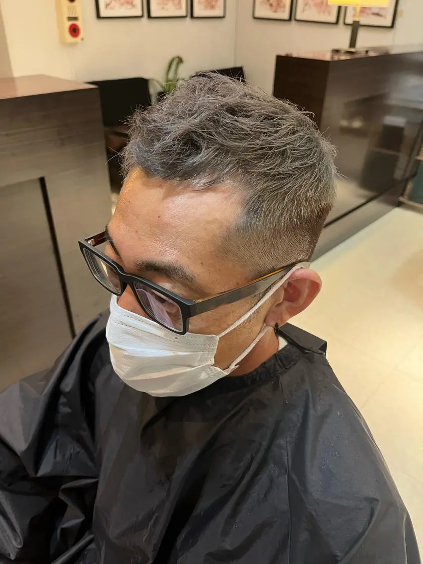 メンズ メンズブリーチ カット ヘアカラー 岩上 充希のヘアスタイル