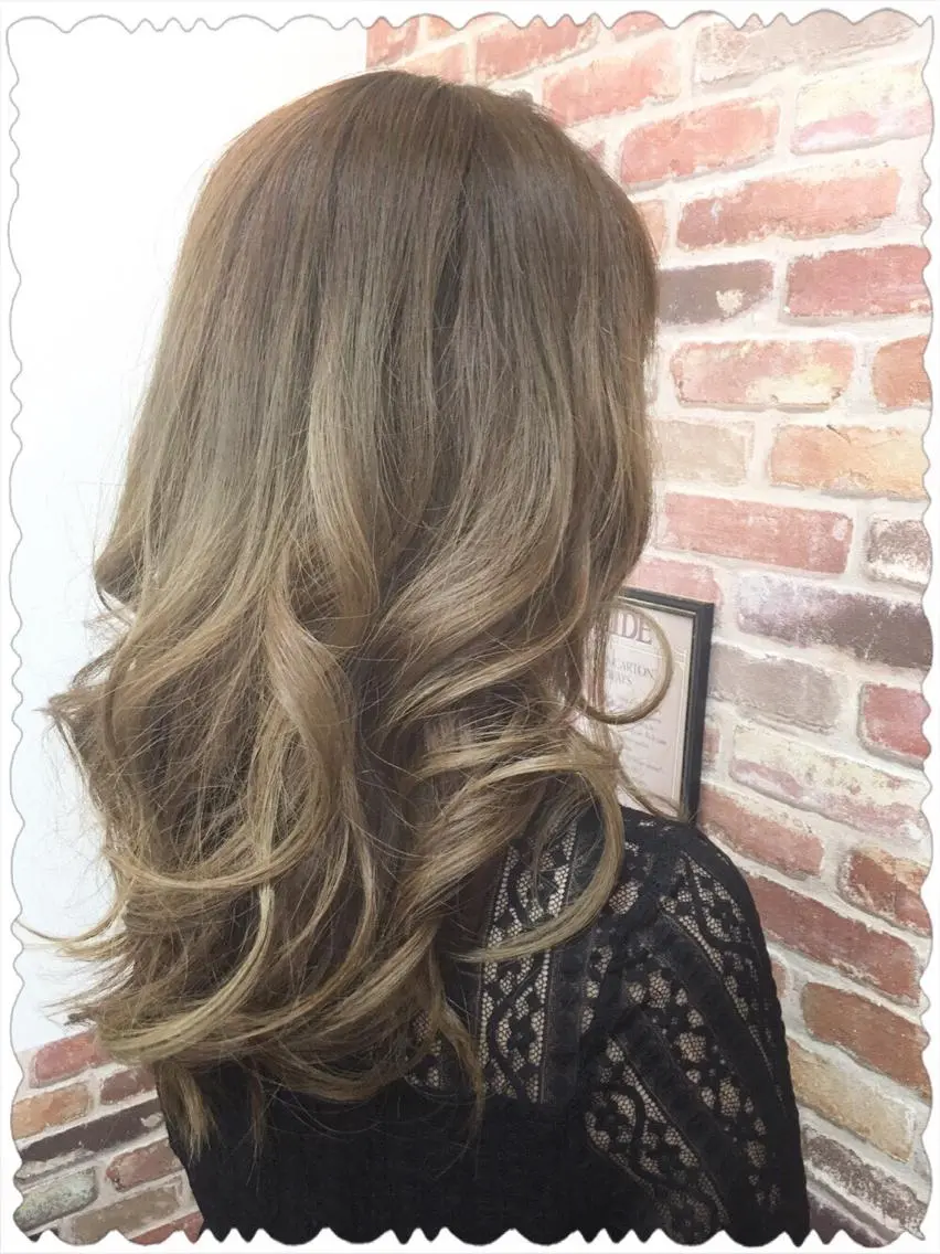 カラー ベージュカラー hairsolon Geminiのヘアスタイル