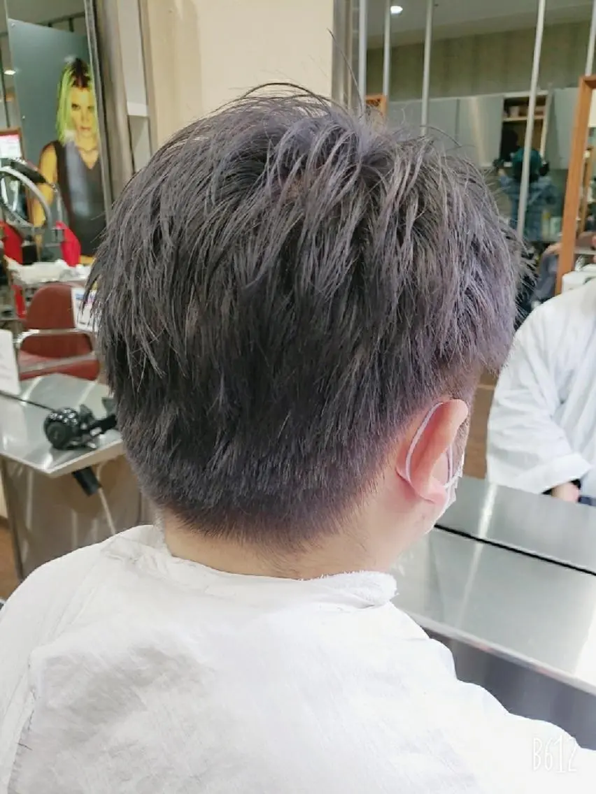 メンズ カラー メンズブリーチ アッシュ ブリーチ 平田 久恵のヘアスタイル