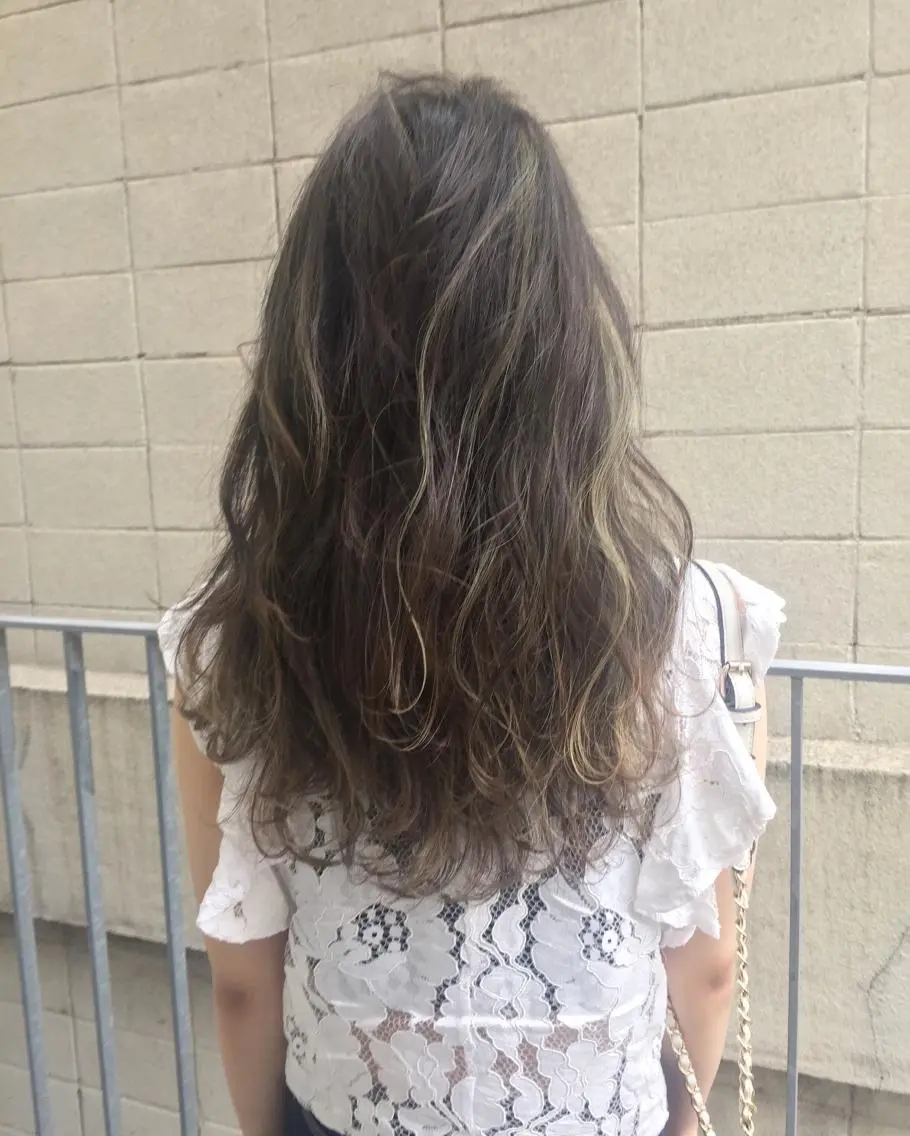 ロング カラー ブリーチ ハイライトカラー ハイライト カット ヘアカラー トリートメント YUSUKE レイヤーカットカラーのヘアスタイル
