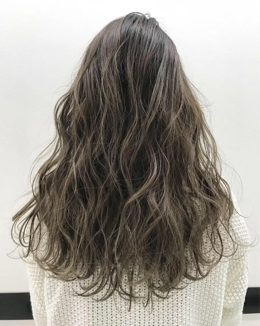 ロング カラー ヘアアレンジ ネイル マツエク・マツパ グラデーションカラー グラデーション ワンカラーネイル ブリーチ特化 / share 元太のヘアスタイル