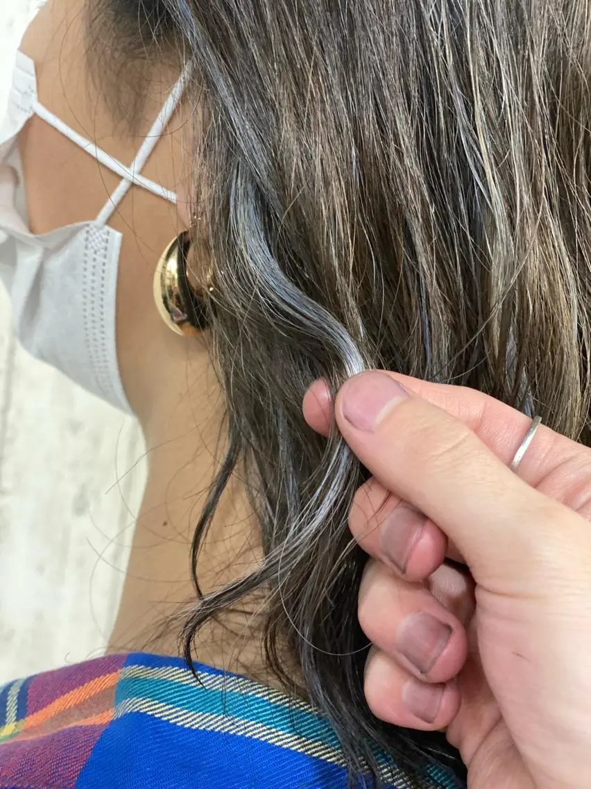 セミロング カラー バレイヤージュ ブロンド デザインカラー ハイライトカラー ハイトーンカラー 勝河 怜楊のヘアスタイル