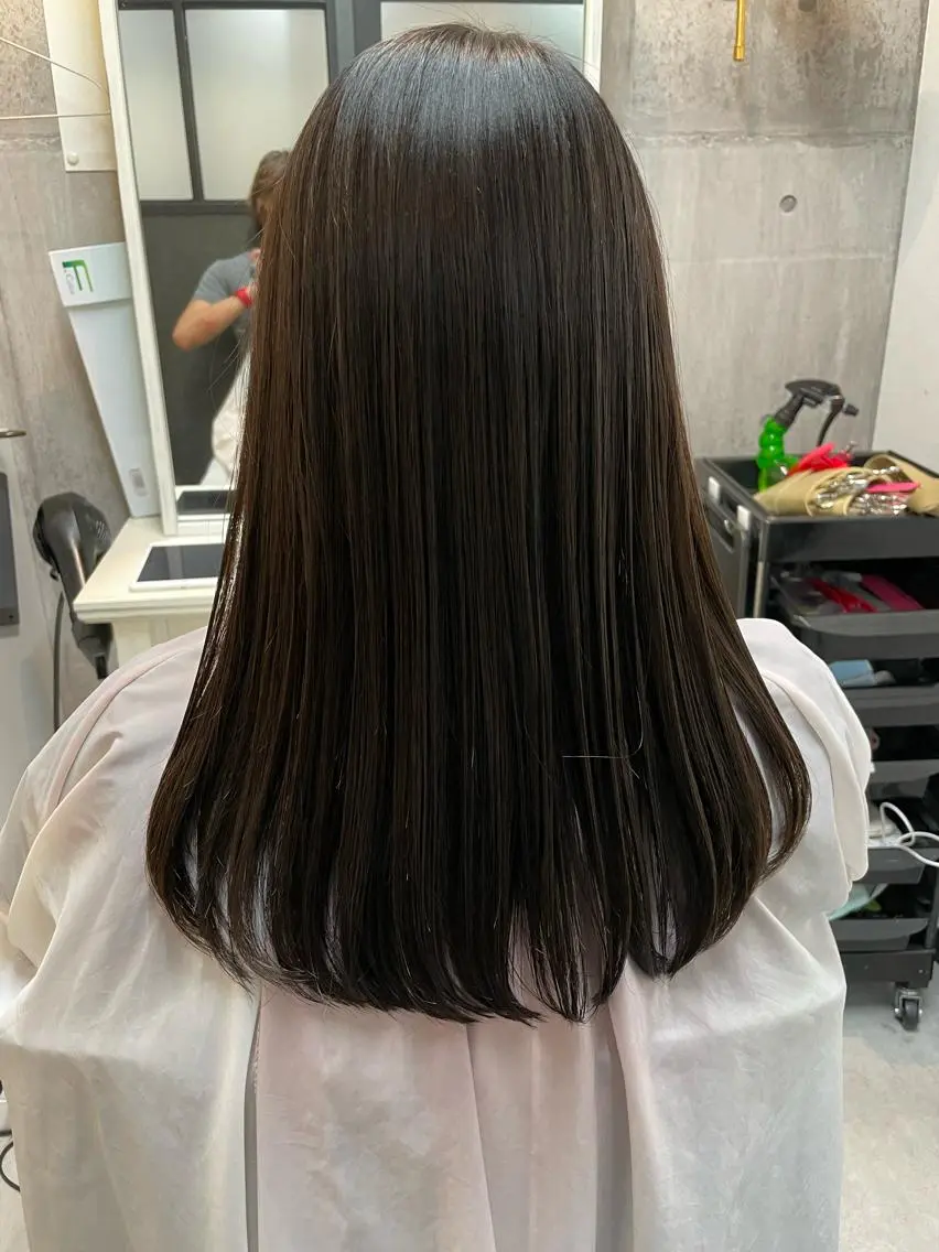セミロング カット ヘアカラー 縮毛矯正 トリートメント 断られる髪に答えを ♣️井上秀樹♠️のヘアスタイル