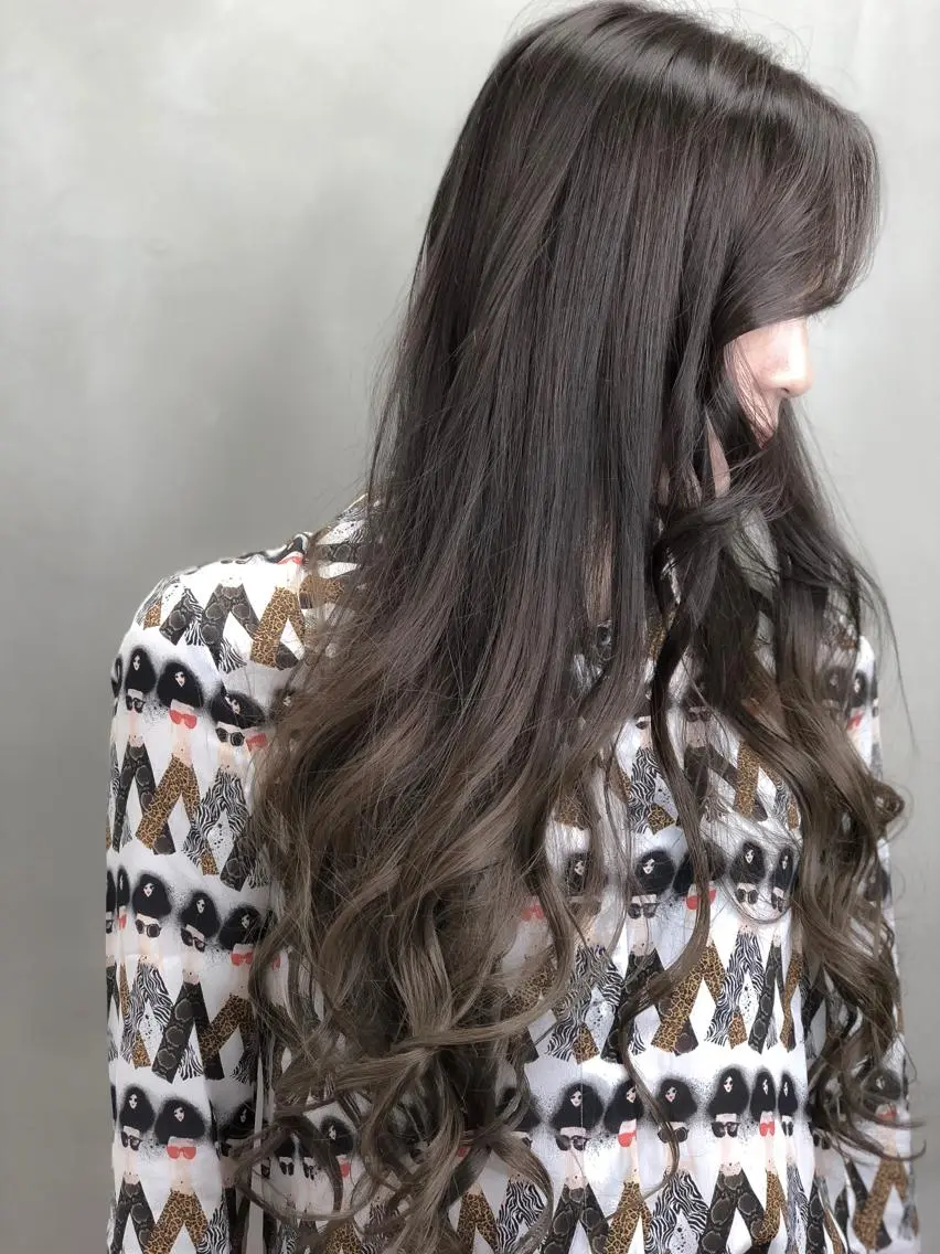 ロング カラー バレイヤージュ グレージュ レイヤーカット 【透明感、艶髪】西村 有司のヘアスタイル