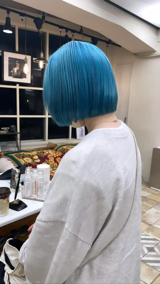ショート カラー ネイル マツエク・マツパ アイブロウ 失敗しないハイトーン ✨ミルクティー/ミワのヘアスタイル