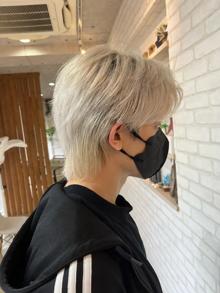メンズ メンズ韓国風 メンズウルフカット ウルフカット カット トリートメント 【店長】メンズ職人 短髪　ハイトーン🔥のヘアスタイル