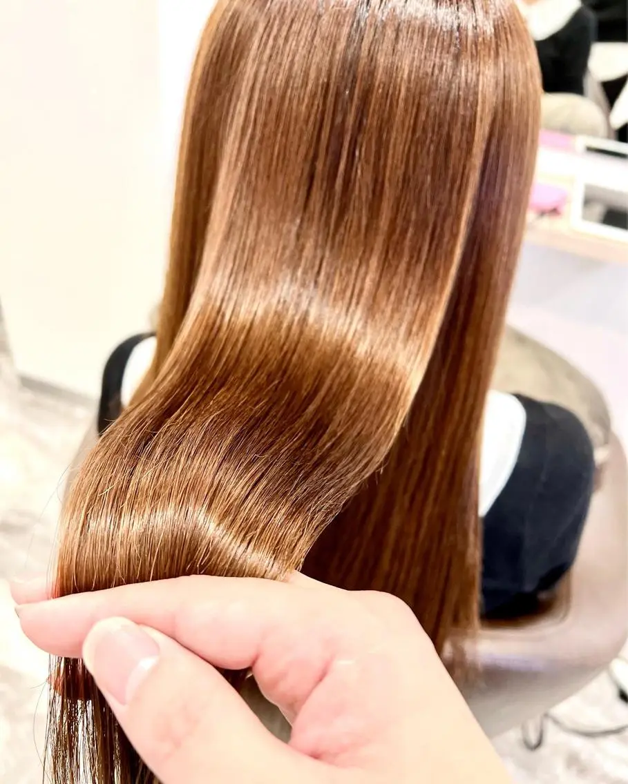 セミロング ブリーチ毛に縮毛矯正 ✨カラー✨山田 正幸のヘアスタイル