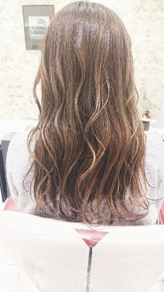 ロング カラー グレージュ ハイライトカラー ハイライト カット パーマ ✨技術講師.艶髪✨ ✂︎佐久間✂︎のヘアスタイル