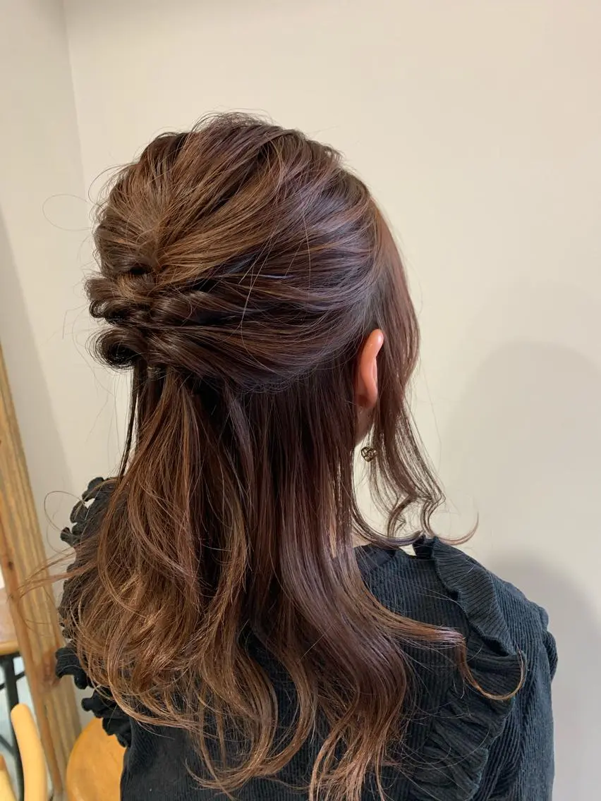 ミディアム ヘアアレンジ 名駅🦢大人艶カラー 🪽カミヤアカネのヘアスタイル