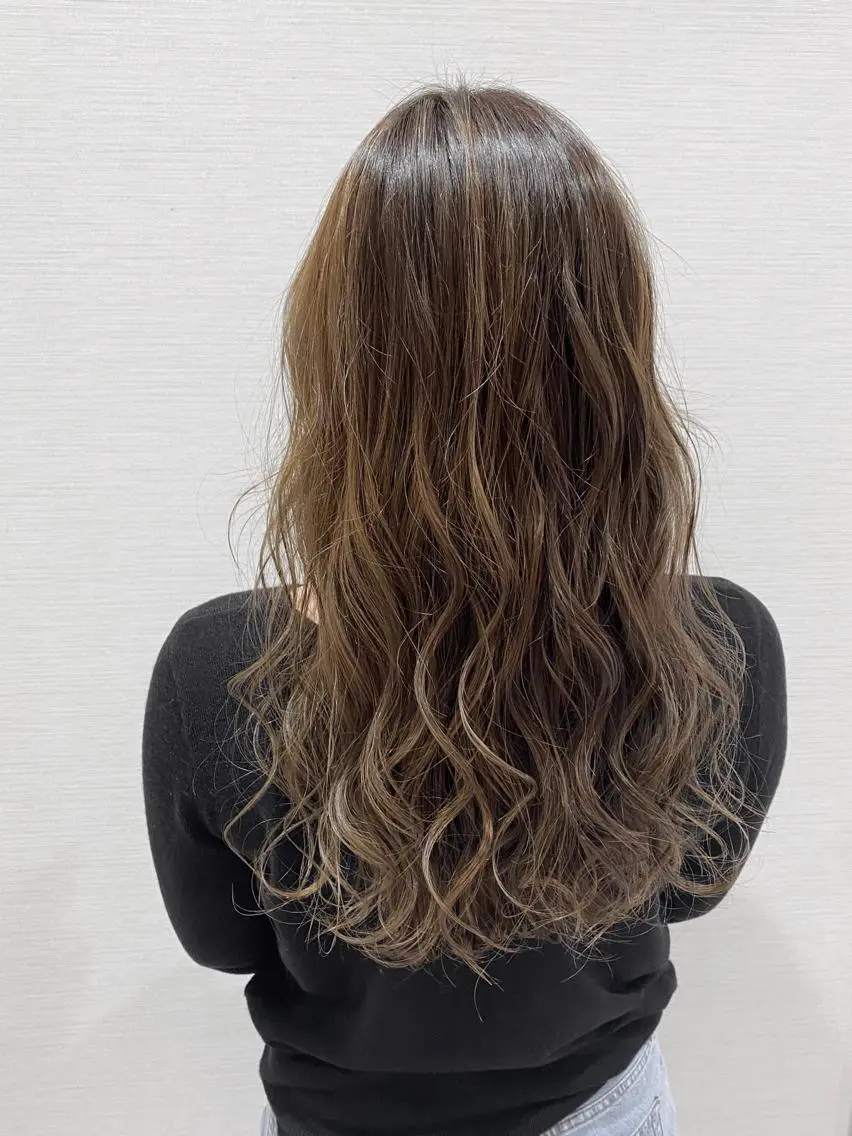 ロング カラー グラデーションカラー ハイライトカラー ハイライト ヘアカラー トリートメント 萩原 凌✄のヘアスタイル