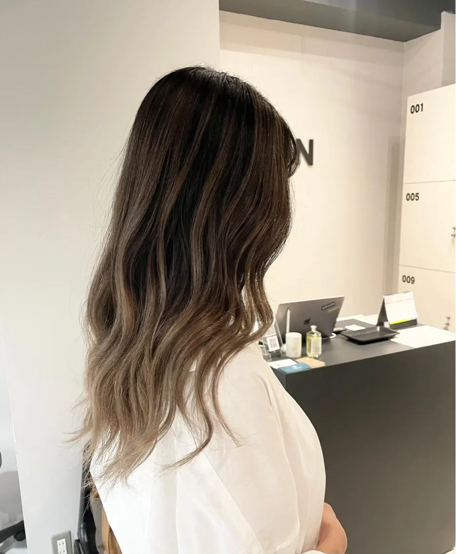 ミディアム カラー バレイヤージュ レイヤーカット ブリーチ👩‍🦳/ ‪✂︎MANAMIのヘアスタイル