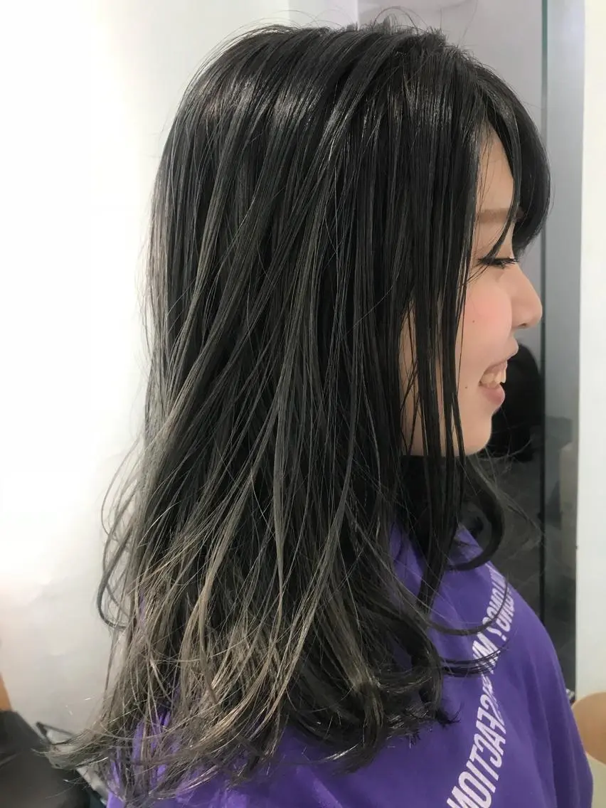 カラー 透明感カラー ハイライトカラー 💓パーマ，💗 レイヤーカットのヘアスタイル