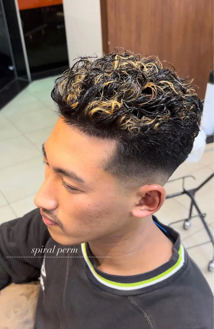 セミロング パーマ メンズ メンズパーマ セミロングパーマ スパイラルパーマ パーマ職人 渡邊 優雅のヘアスタイル